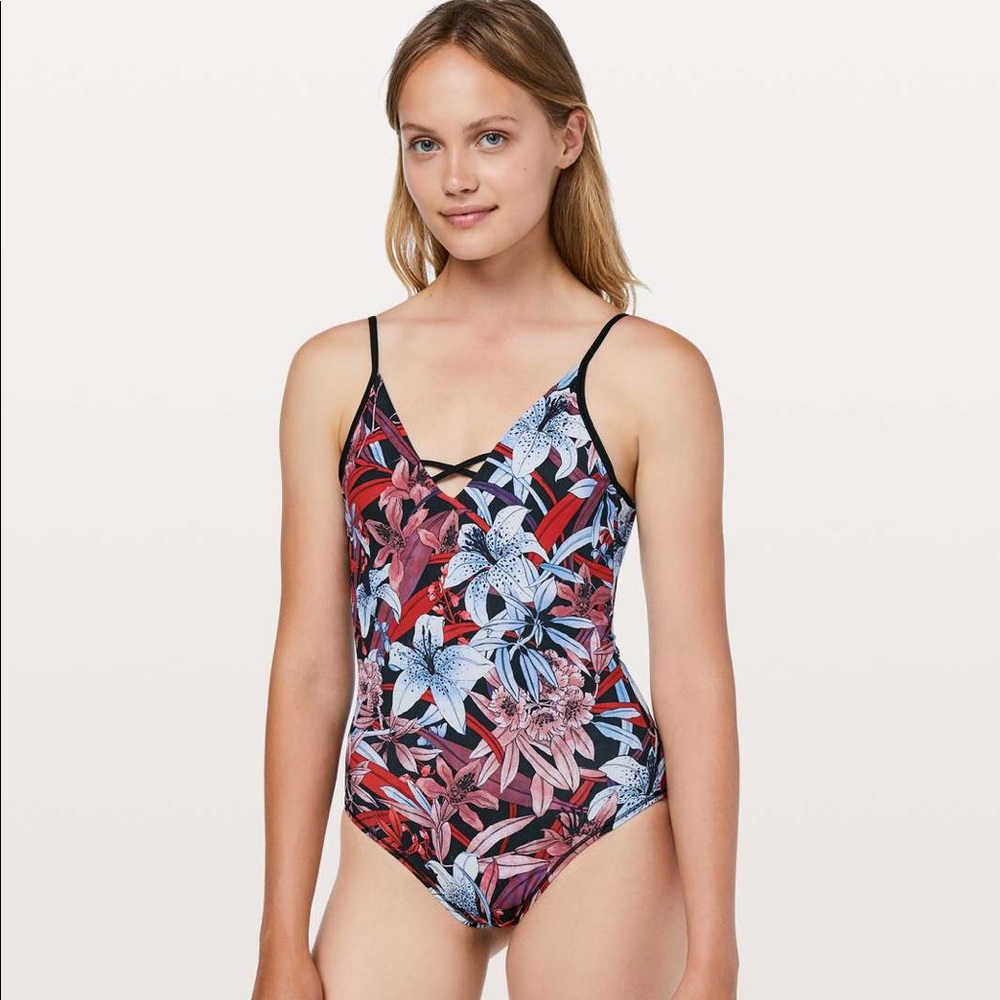 NWT - Lululemon bathing suit - size 6